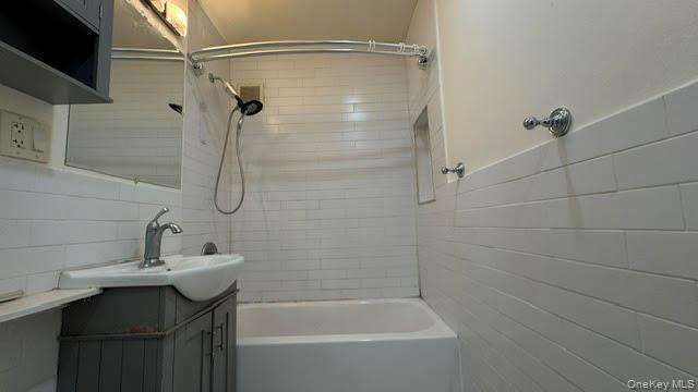 144-30 Roosevelt Avenue 611