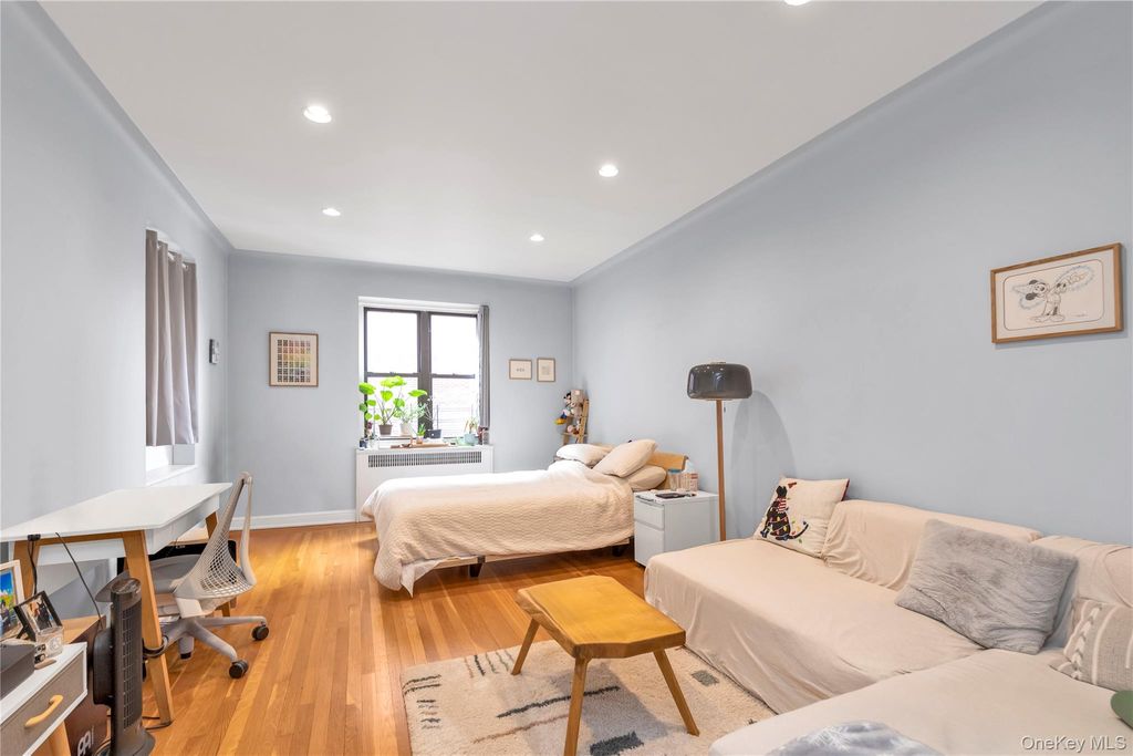 Photo of 25-40 31 Avenue #4E, Astoria, NY 11106 (MLS # 949818)
