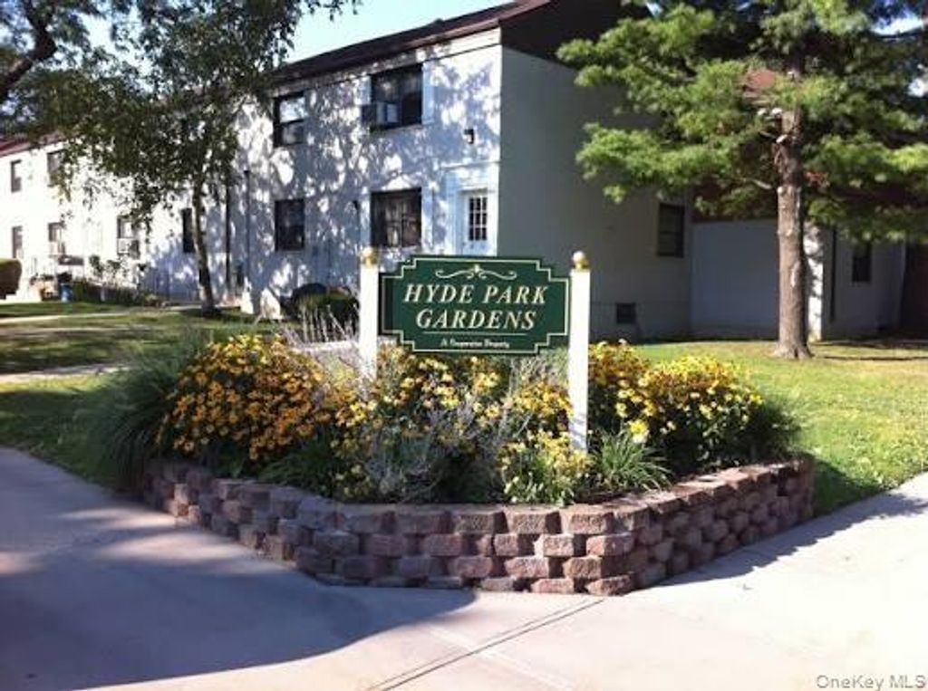 Photo of 13625 Jewel Avenue Ave #A, Kew Garden Hills, NY 11367 (MLS # 987118)