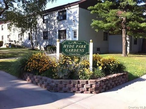 Photo of 13625 Jewel Avenue Ave #A, Kew Garden Hills, NY 11367 (MLS # 987118)