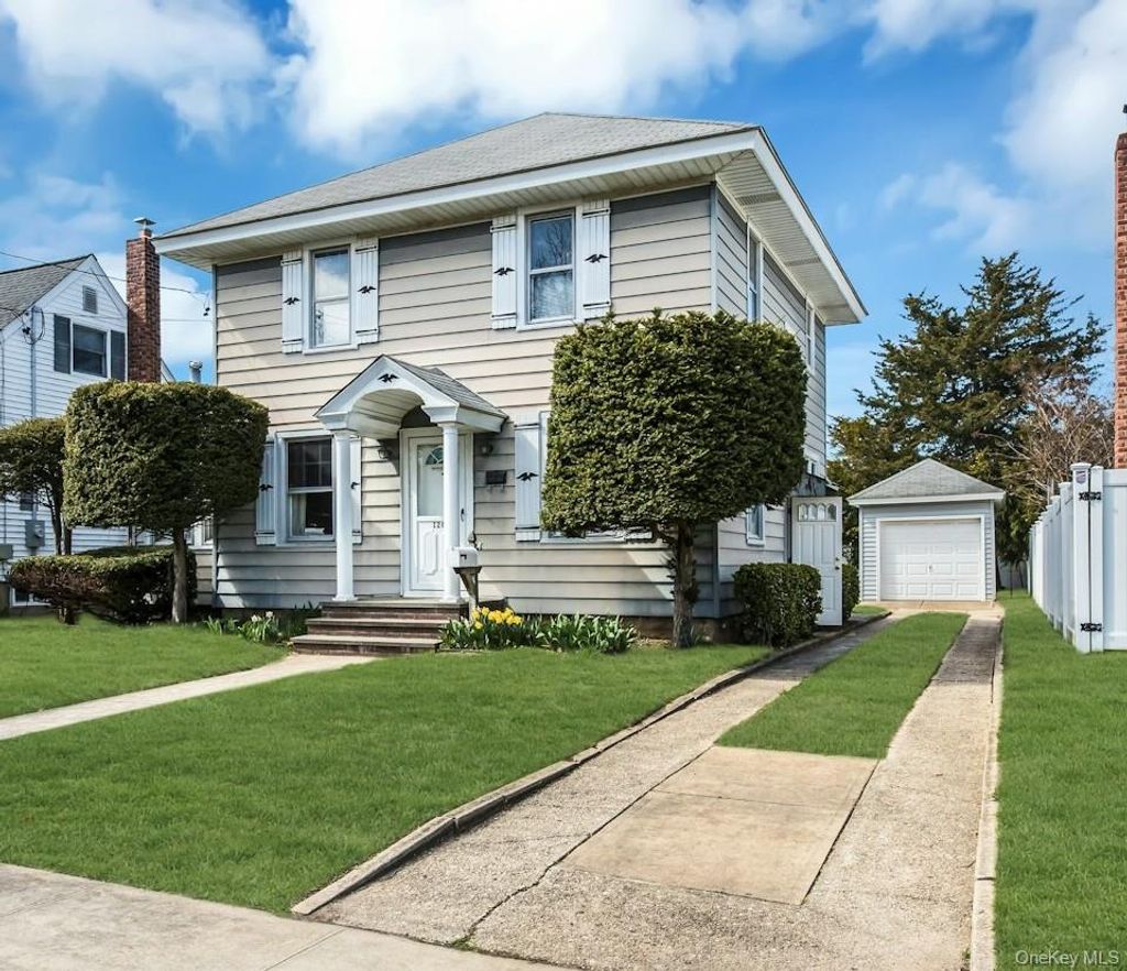 Photo of 126 Stuyvesant Avenue, Merrick, NY 11566 (MLS # 982152)