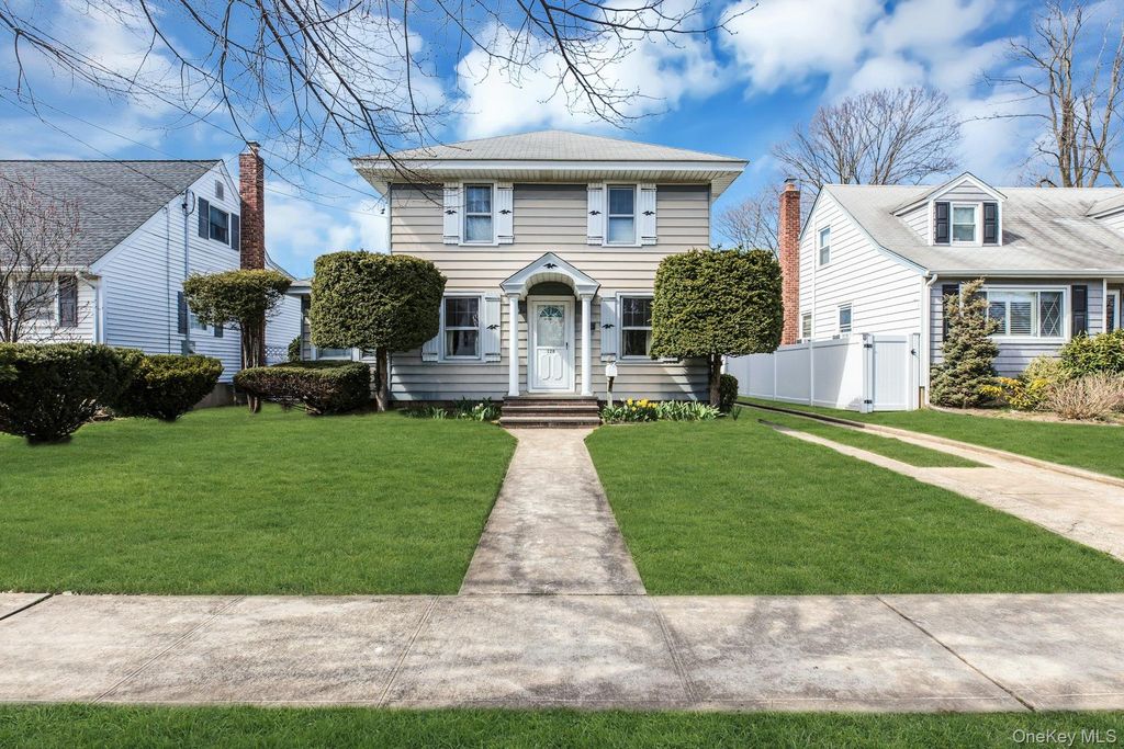 Photo of 126 Stuyvesant Avenue, Merrick, NY 11566 (MLS # 982152)