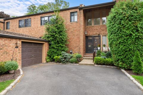 38 Windsor Gate Drive North Hills NY 11040