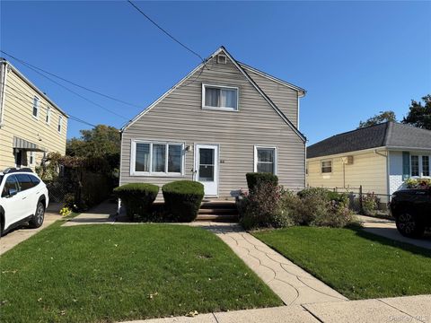 34 Carleton Street Westbury NY 11590