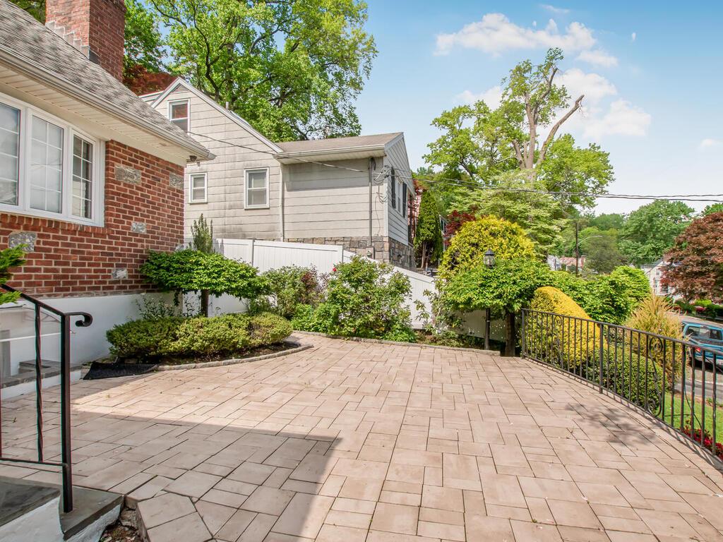 156 Homewood Avenue, Yonkers, New York image 4