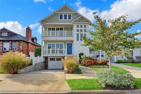 Photo of 538 W Walnut Street, Long Beach, NY 11561 (MLS # 916161)