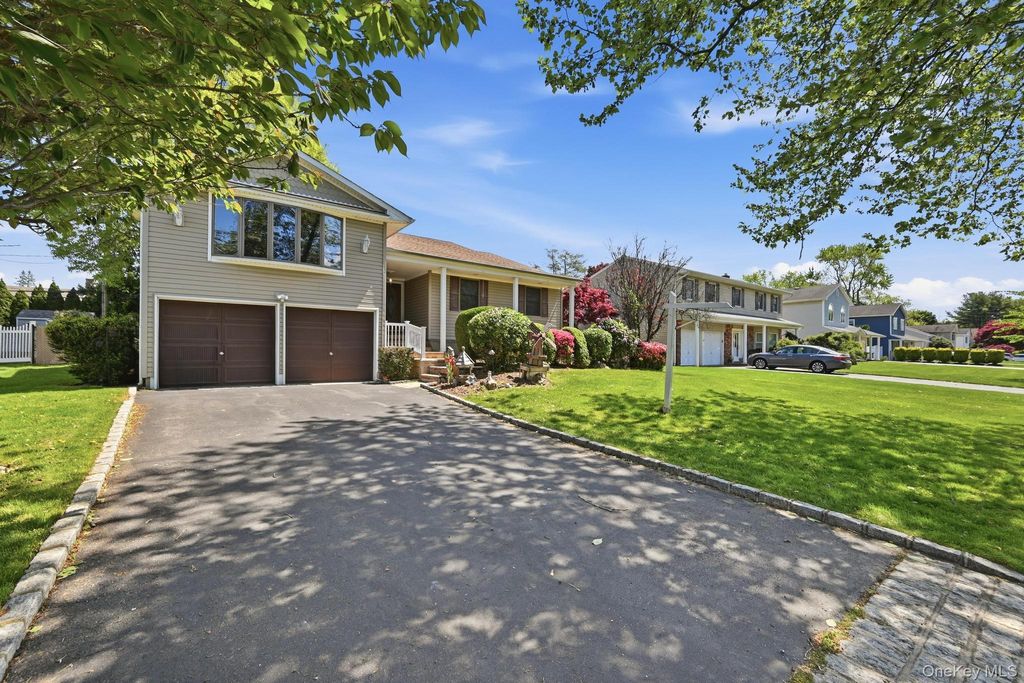 Photo of 30 Columbine Lane, Kings Park, NY 11754 (MLS # 1002073)