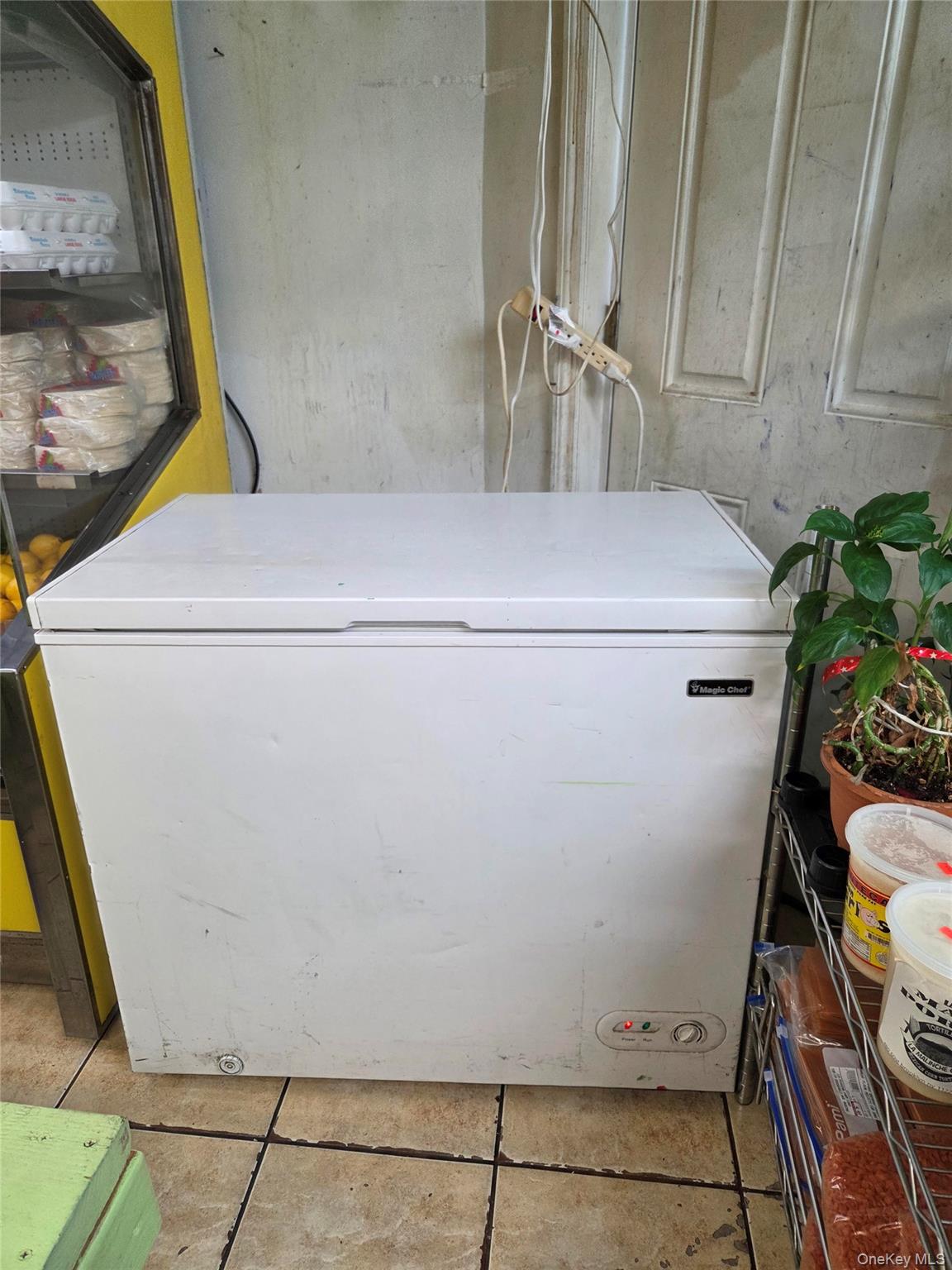 108-19 Roosevelt Ave, Avenue