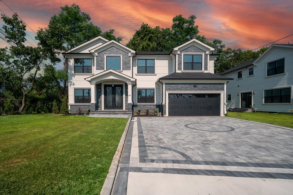 Photo of 770 Cedar Street, Syosset, NY 11791 (MLS # 896478)