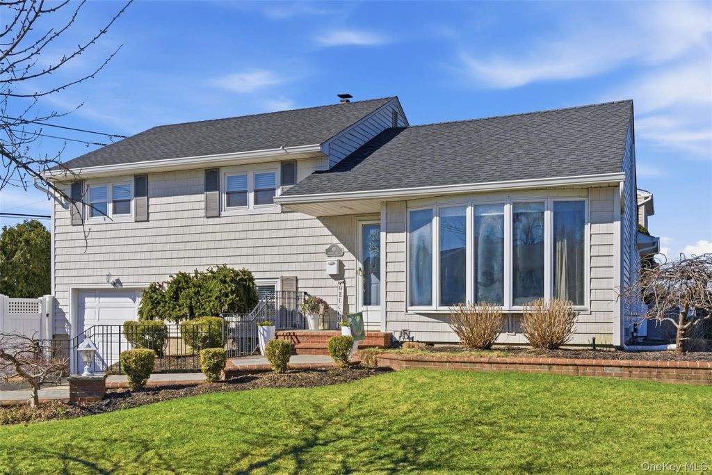 Photo of 45 Amherst Drive, Massapequa, NY 11758 (MLS # 969550)