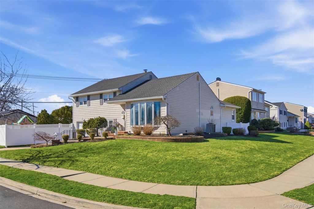 Photo of 45 Amherst Drive, Massapequa, NY 11758 (MLS # 969550)