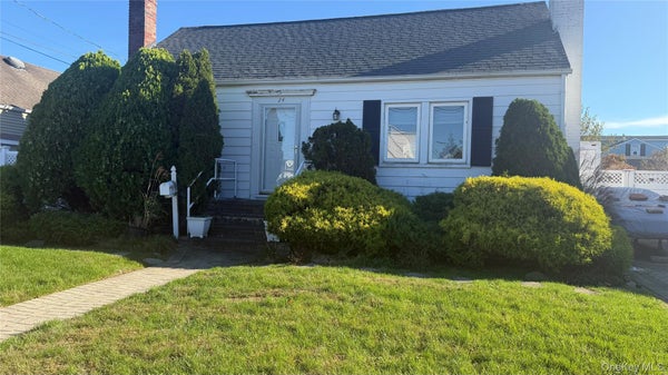 24 PLITT AVE, FARMINGDALE, NY 11735 - Image bf8fda437aaa551feb82d3044d0250a2/2889574601