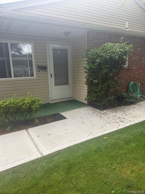 Photo of 1-72 Parkcenter Drive, Deer Park, NY 11729 (MLS # 984053)