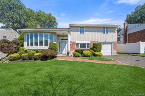 Homes For Sale - 19 Jody Lane<br/> Plainview, NY 11803