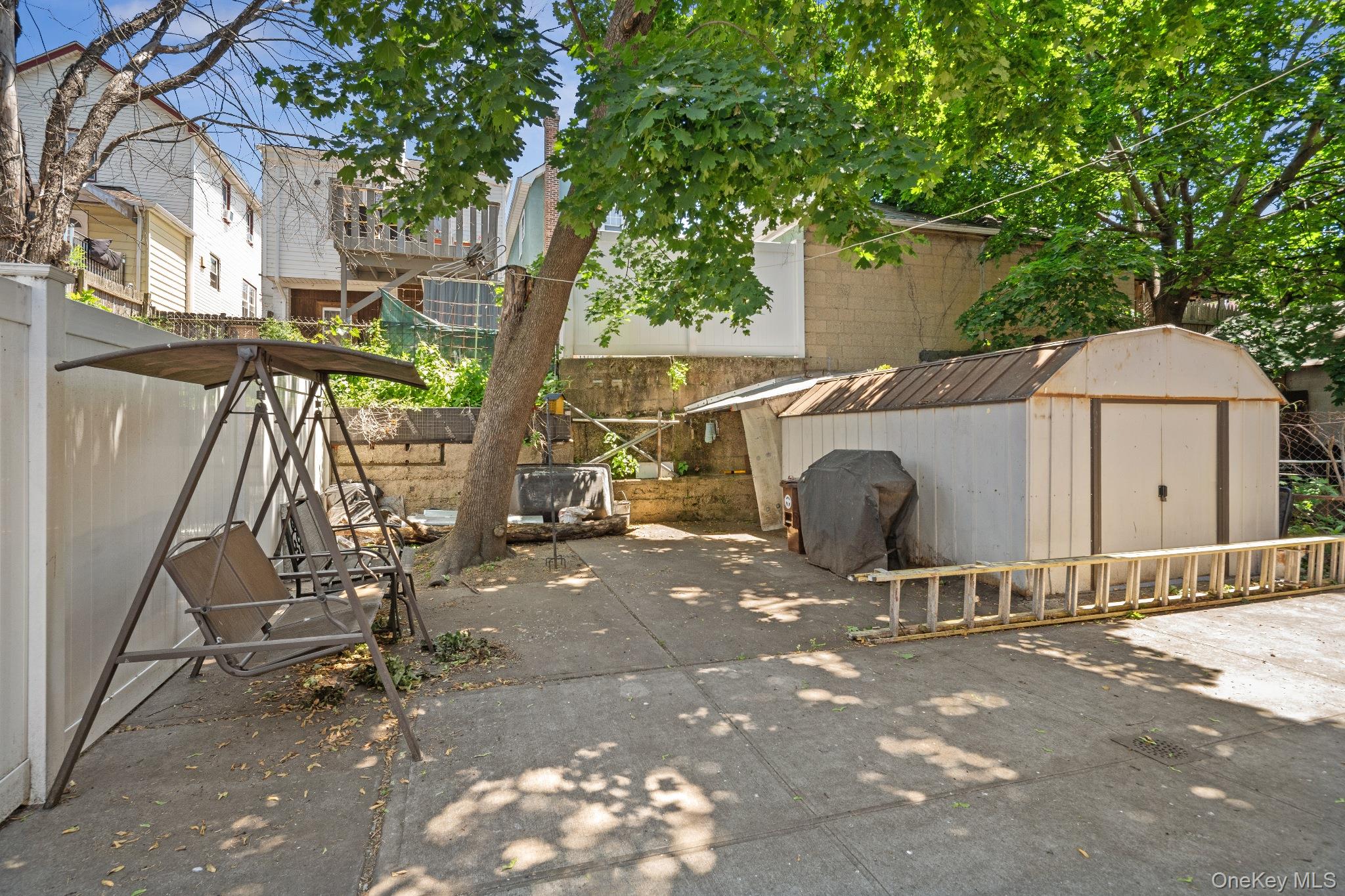 2562 Seymour Avenue