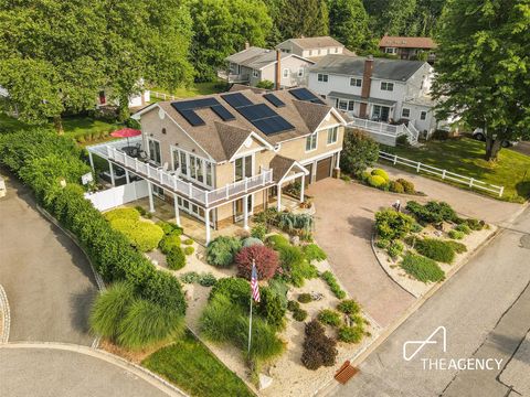 50 Ships Point Lane Oyster Bay NY 11771