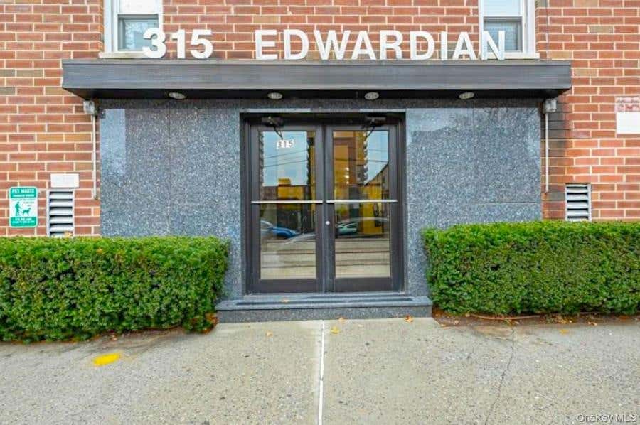 Photo of 315 W 232nd Street #2M, Bronx, NY 10463 (MLS # 1030385)