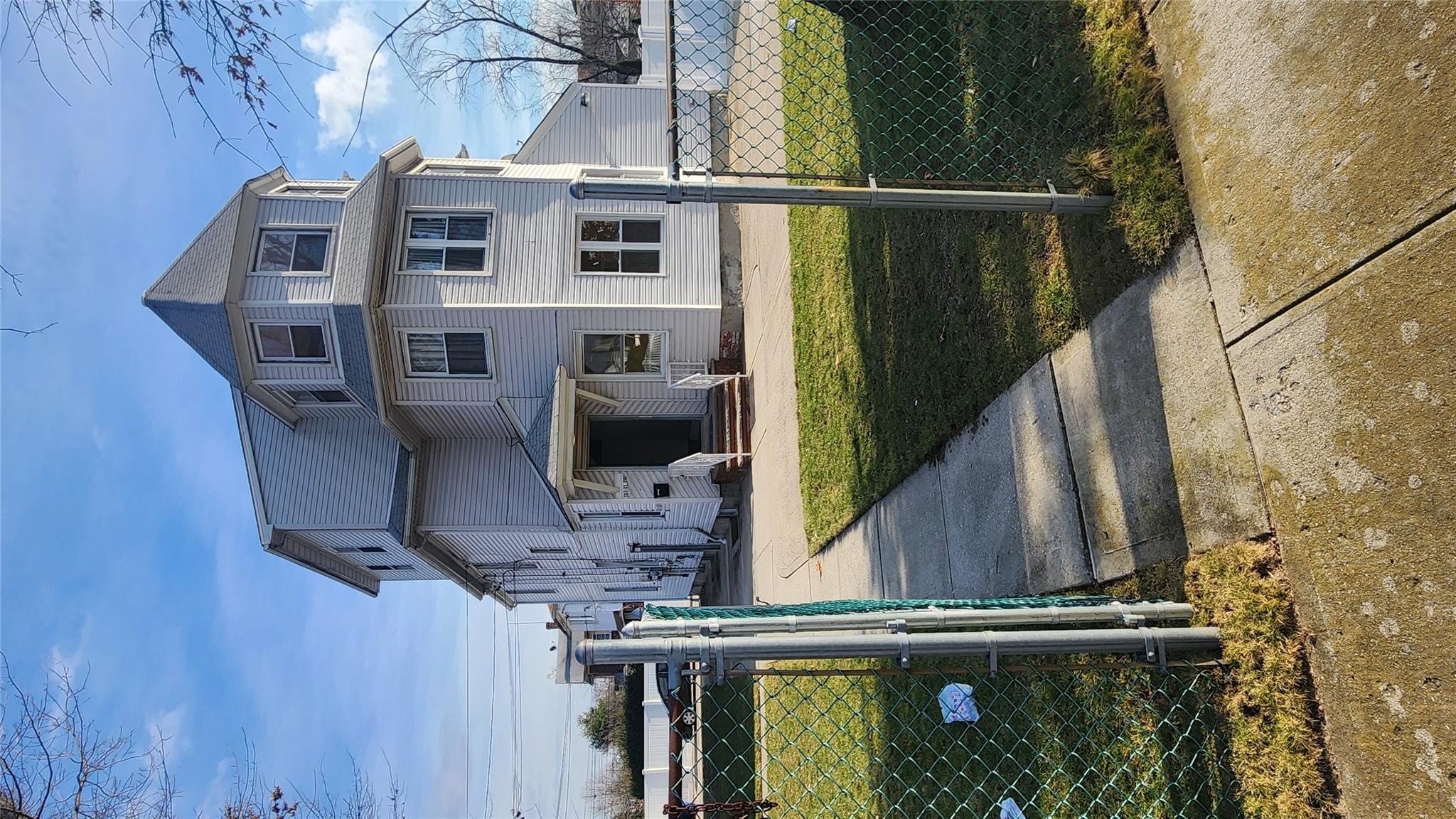 Rental Property at 218th Street 1, Laurelton, Queens, NY - Bedrooms: 1 
Bathrooms: 1 
Rooms: 3  - $2,150 MO.
