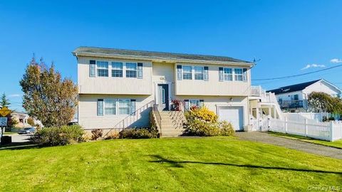 Photo of 2905 Ocean Avenue, Seaford, NY 11783 (MLS # 931770)