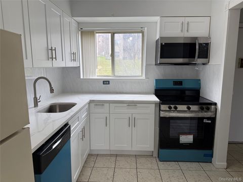 Homes For Sale - 26 Cooper Road Rd #811<br/> Poughkeepsie, NY 12603