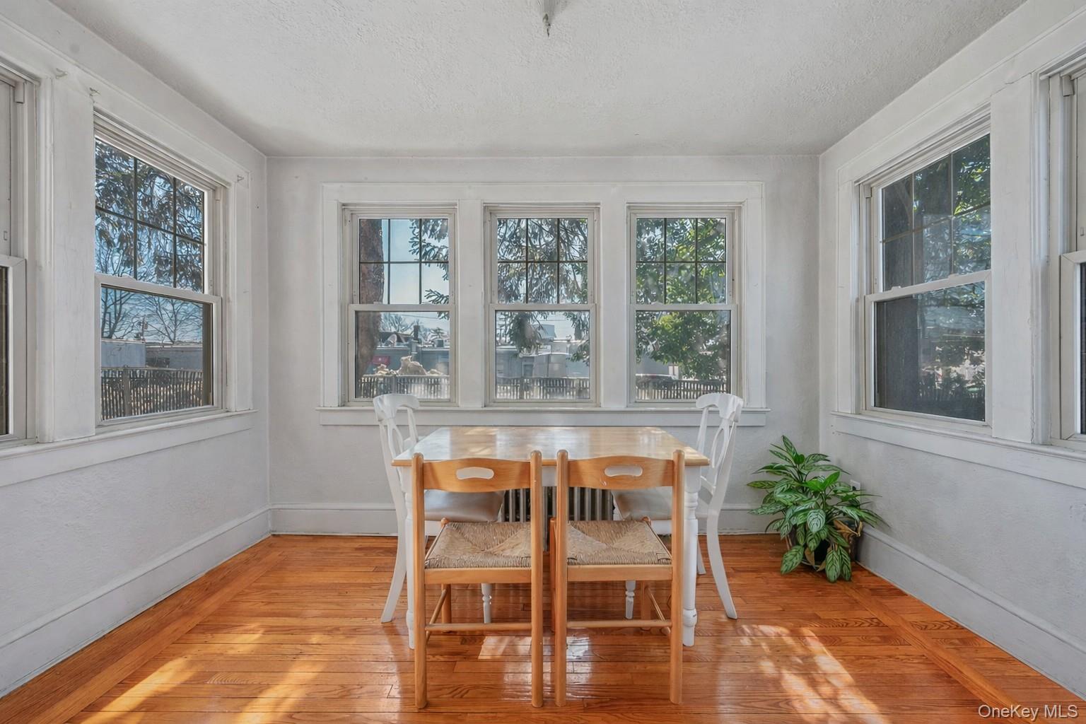 22 Fairview Boulevard