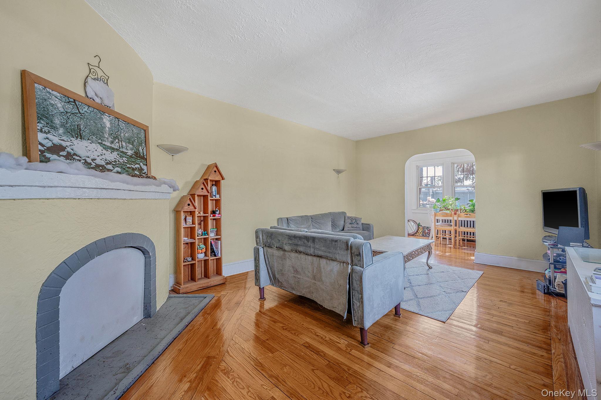 22 Fairview Boulevard