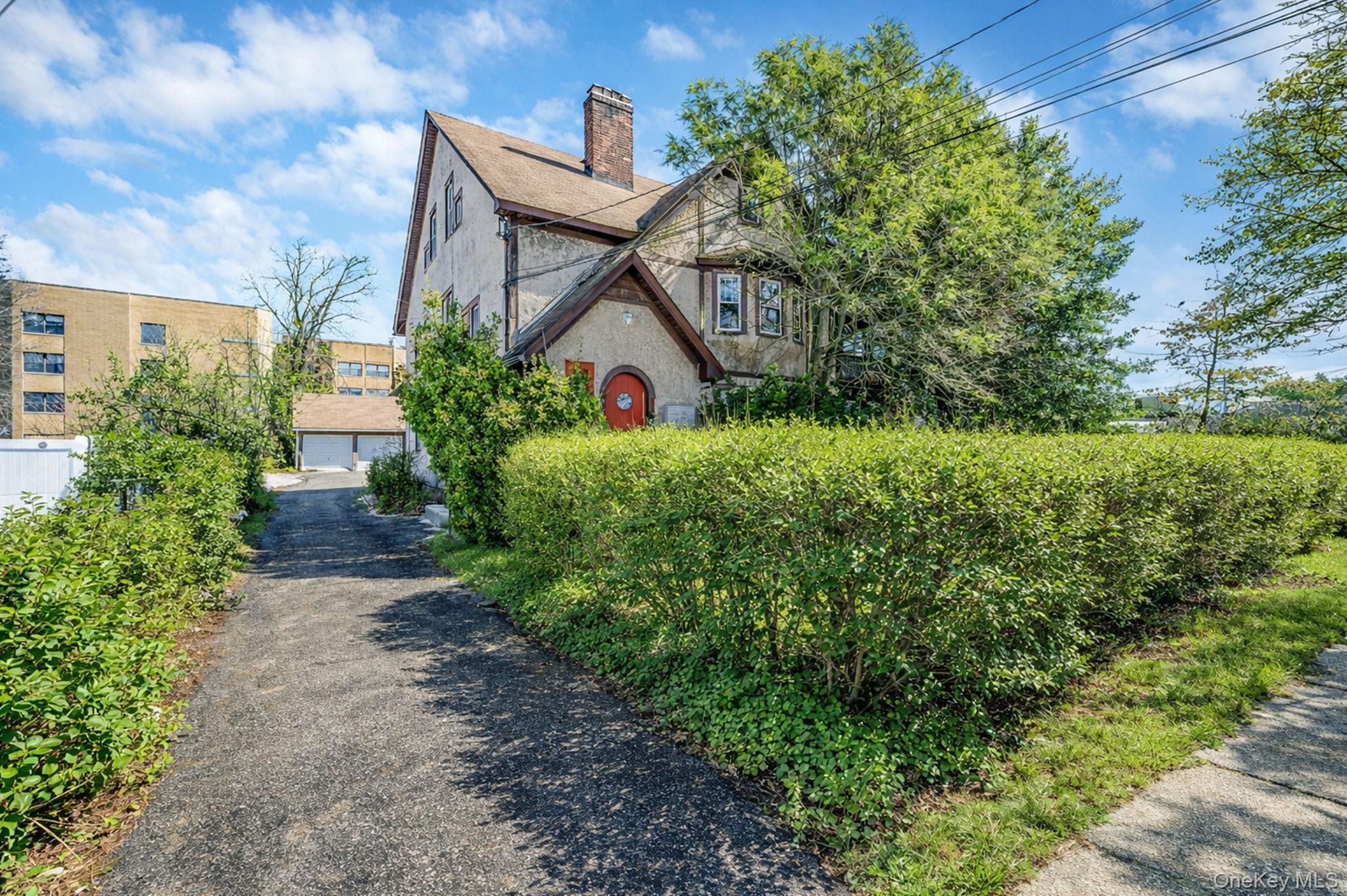 22 Fairview Boulevard