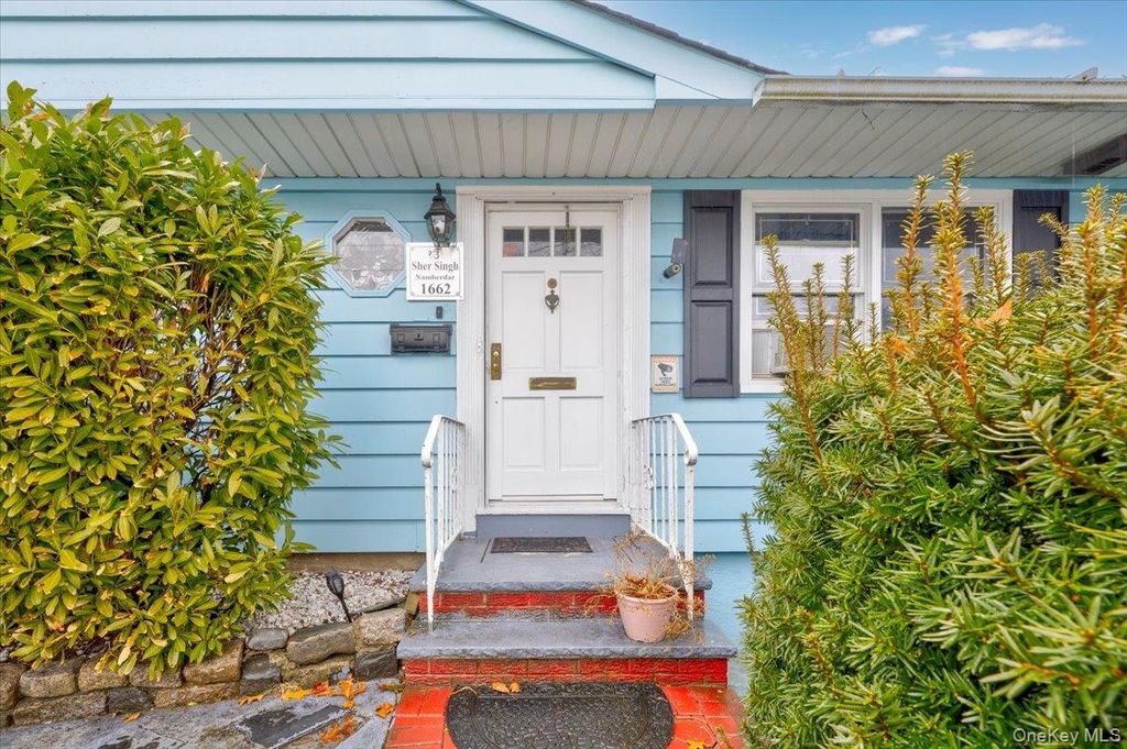 Photo of 1662 Greenway Boulevard, North Valley Stream, NY 11580 (MLS # 964017)