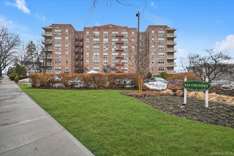 Photo of 23-25 Bell Boulevard #6J, Bayside, NY 11360 (MLS # 968557)