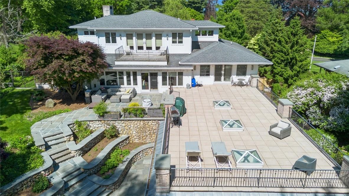 Clinton Avenue, Dobbs Ferry, New York - 5 Bedrooms  
4 Bathrooms  
9 Rooms - 