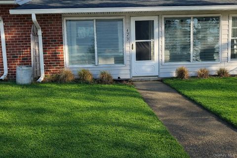 42 Trent Ct D Ridge NY 11961