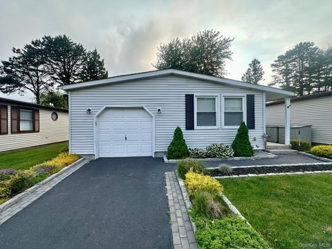 Photo of 16 Village Circle E, Manorville, NY 11949 (MLS # 927767)
