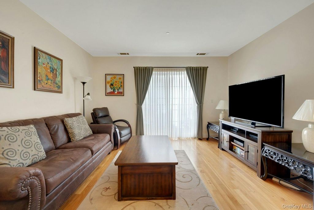 Photo of 543 Main Street #605, New Rochelle, NY 10801 (MLS # 962661)