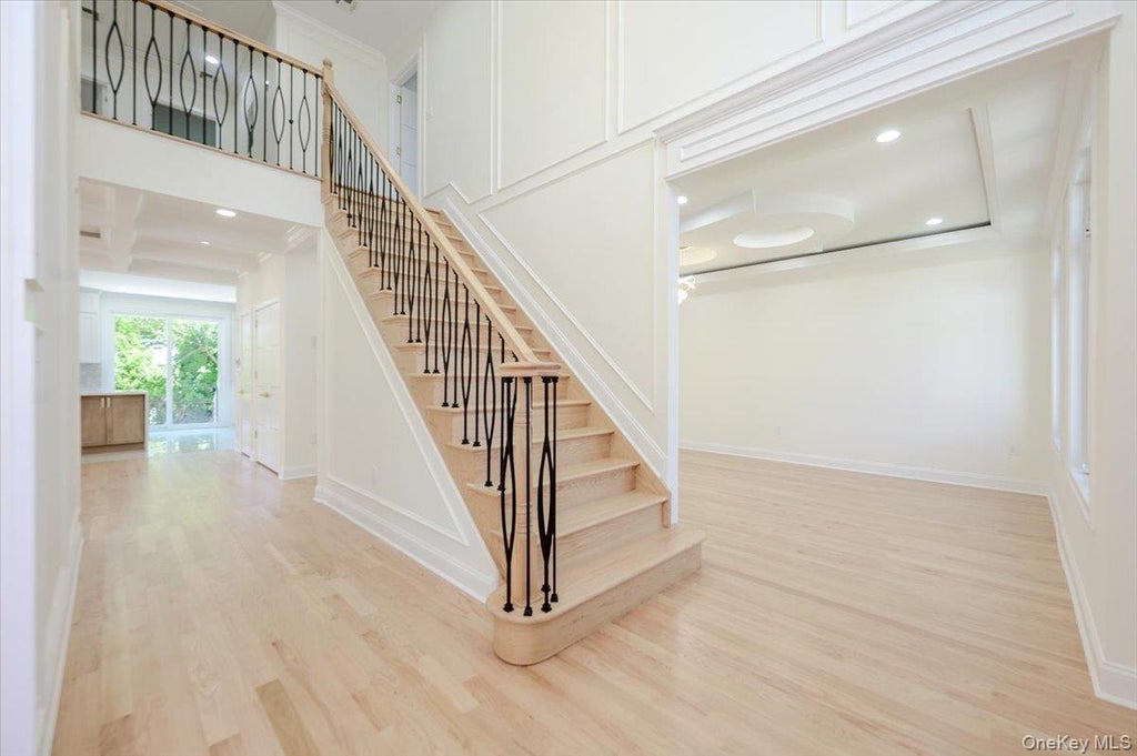 Photo of 64 Landau Avenue, Elmont, NY 11003 (MLS # 1029593)