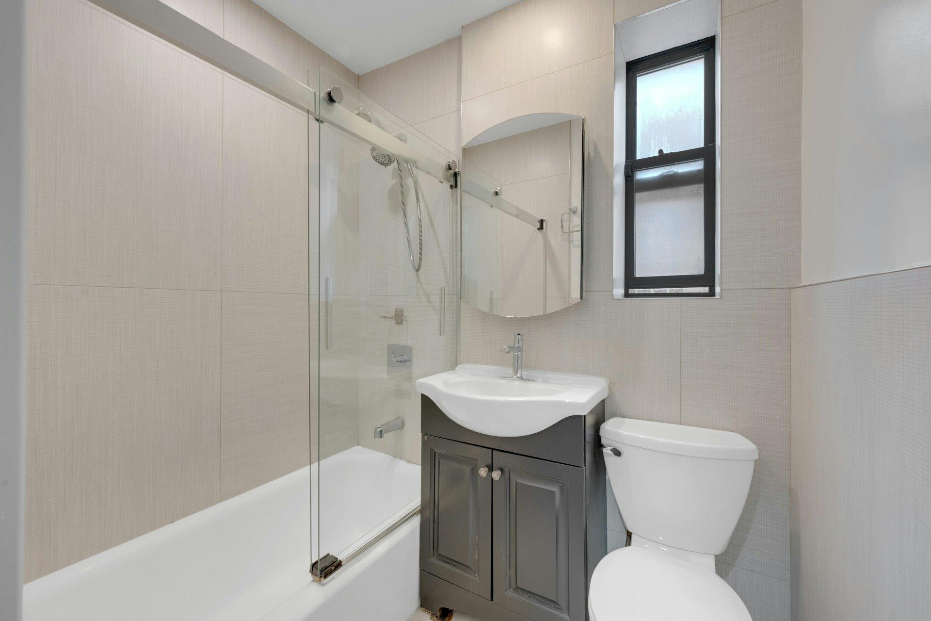 Bronx, New York 10457, United States, 1 Bedroom Bedrooms, ,1 BathroomBathrooms,Residential,Active,97741