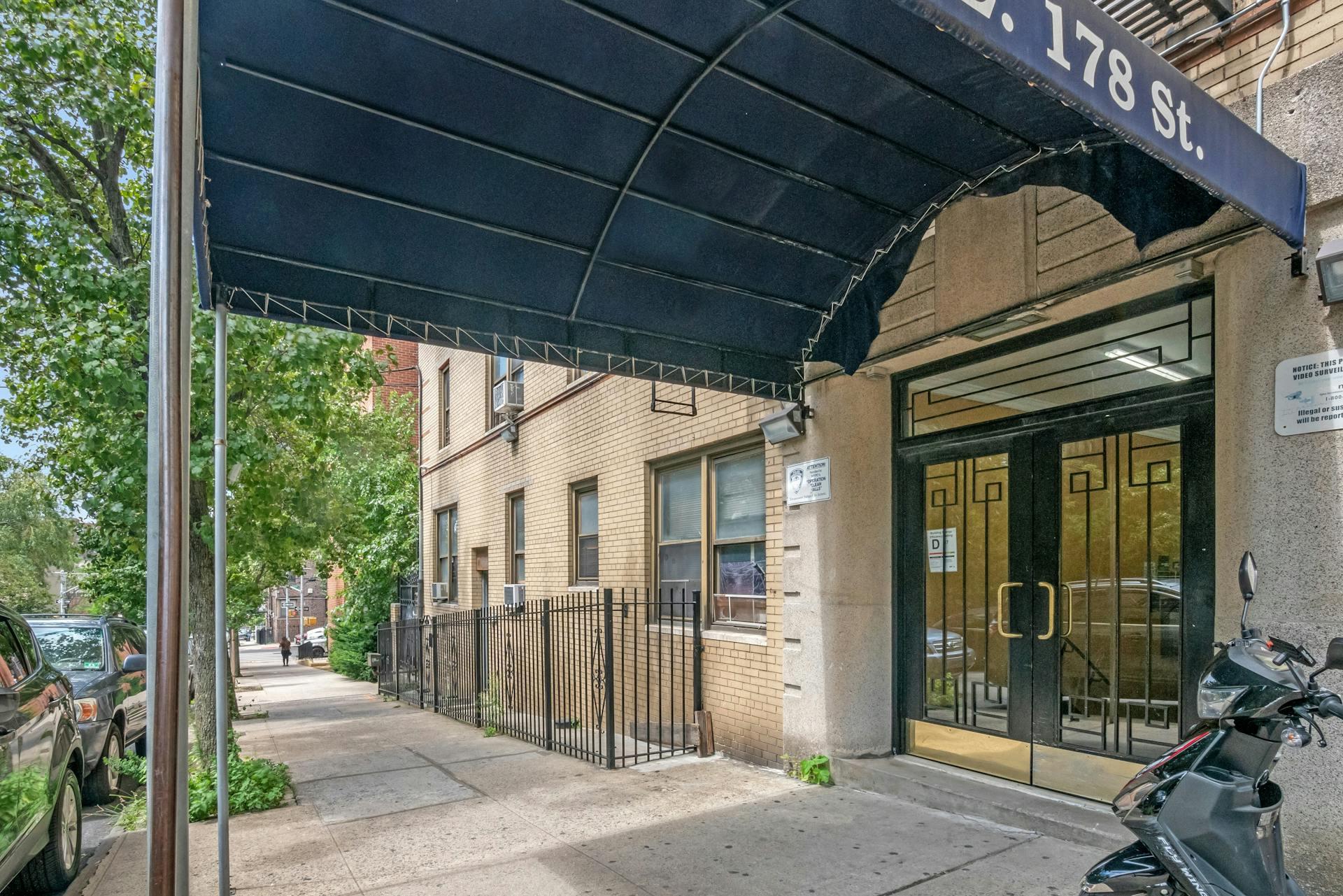 E 178th Street 5F, Bronx, New York - 1 Bedrooms  
1 Bathrooms  
4 Rooms - 