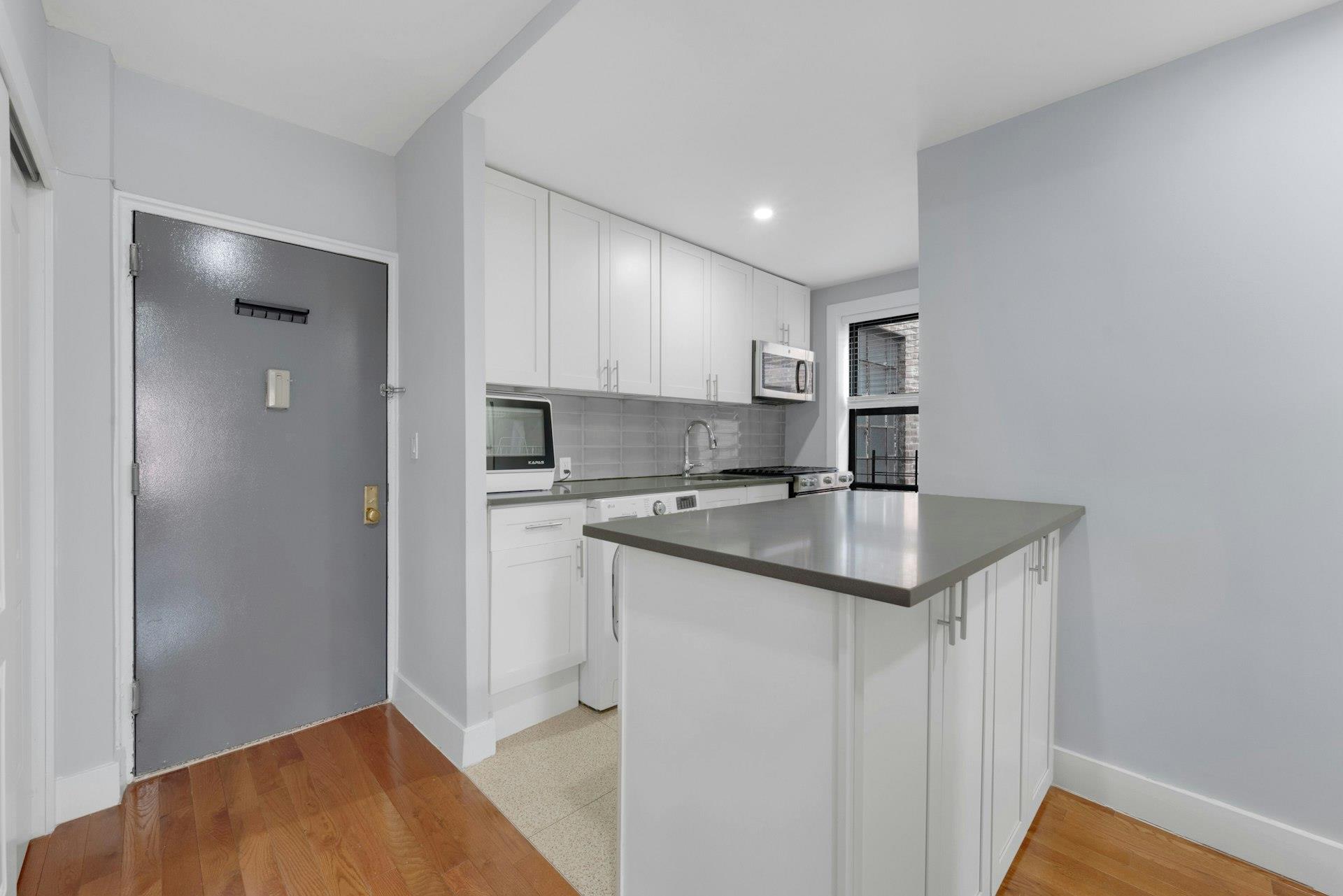 Bronx, New York 10457, United States, 1 Bedroom Bedrooms, ,1 BathroomBathrooms,Residential,Active,97741