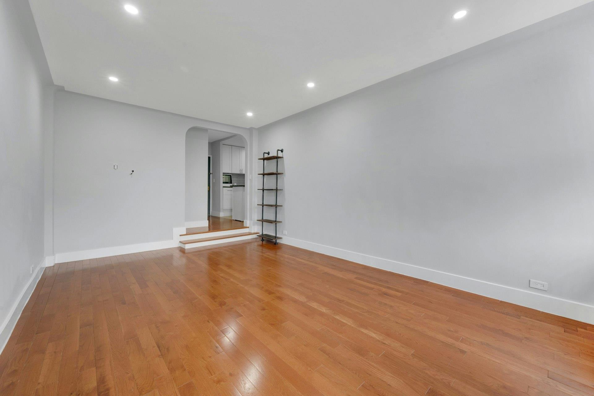 Bronx, New York 10457, United States, 1 Bedroom Bedrooms, ,1 BathroomBathrooms,Residential,Active,97741