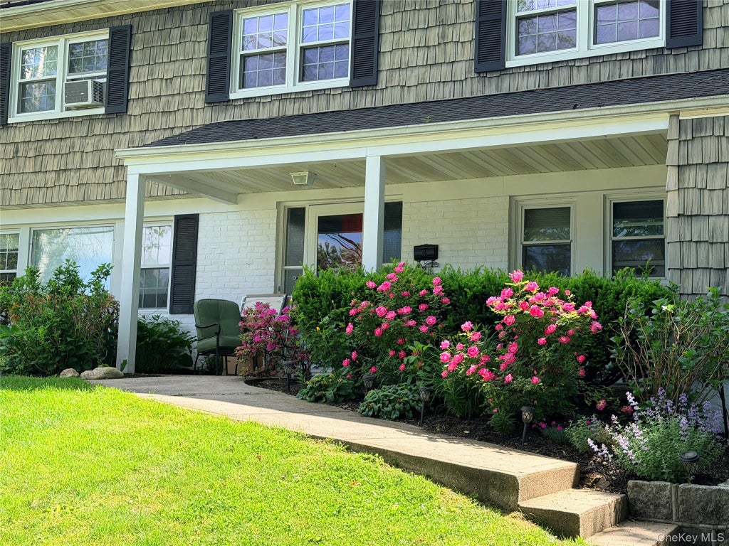 Photo of 28 Harriet Lane, Huntington, NY 11743 (MLS # 1012625)