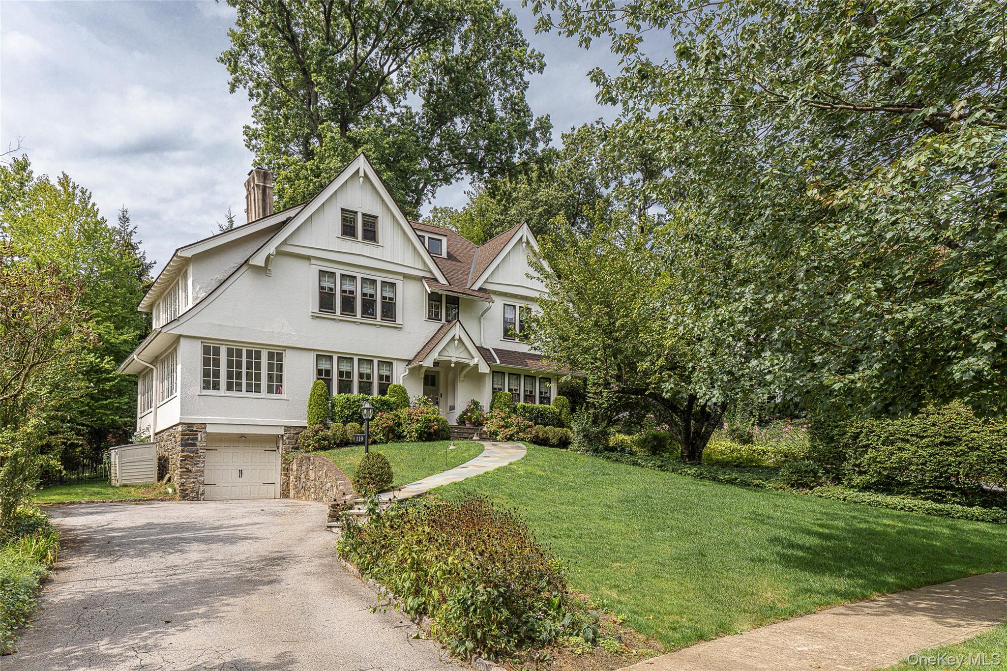 119 Pondfield Road W