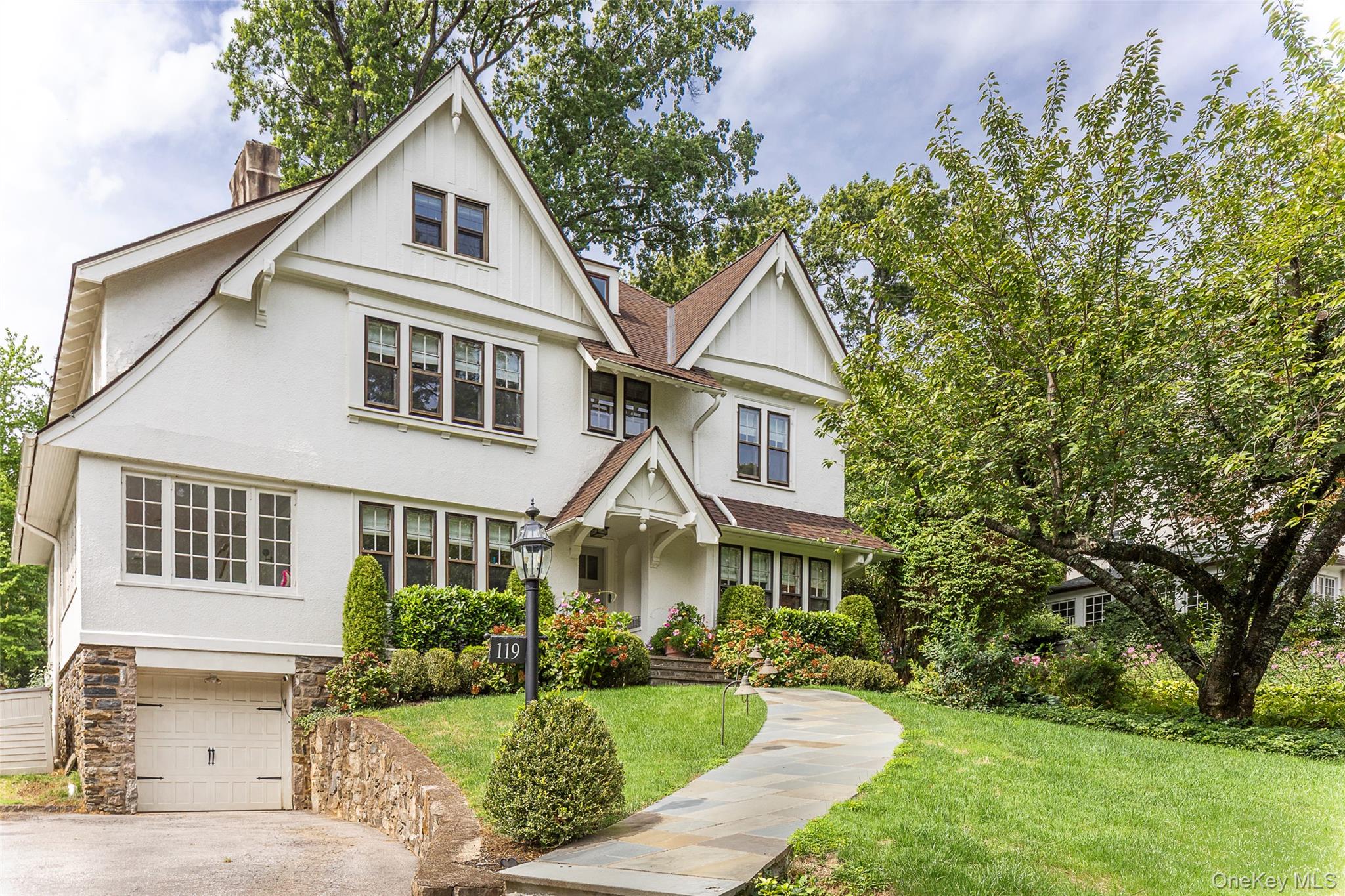 119 Pondfield Road W