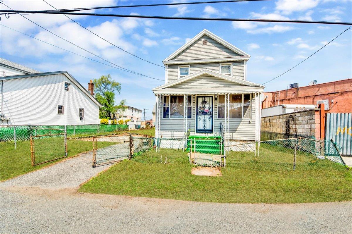Property for Sale at 127th Avenue, Jamaica, Queens, NY - Bedrooms: 3 
Bathrooms: 1 
Rooms: 9  - $589,999