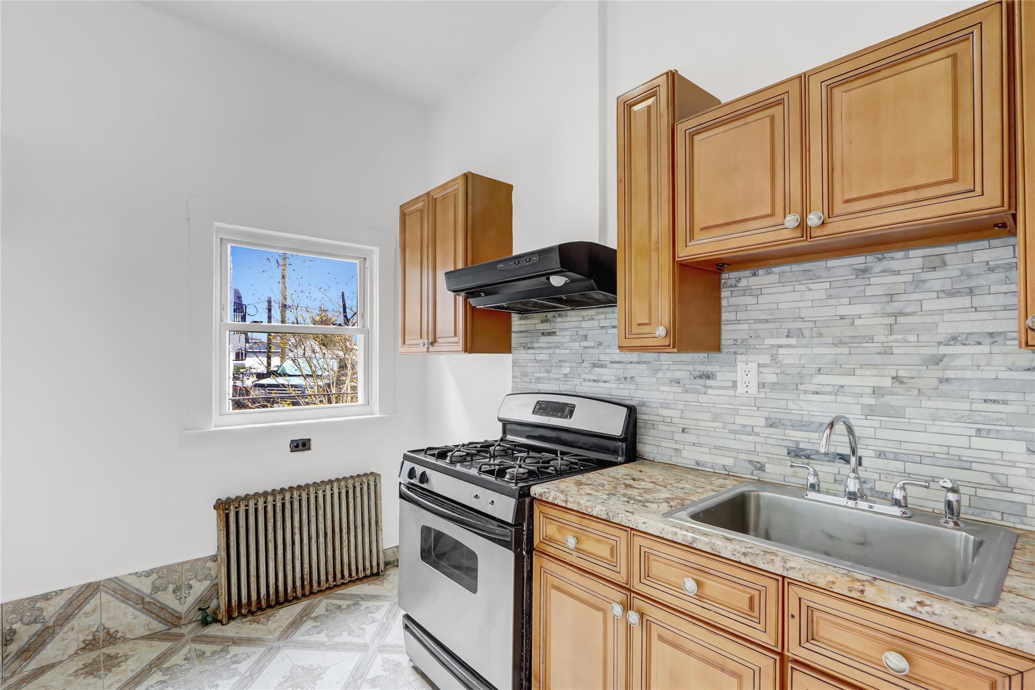 69 Hewlett Street, Hempstead, New York image 8