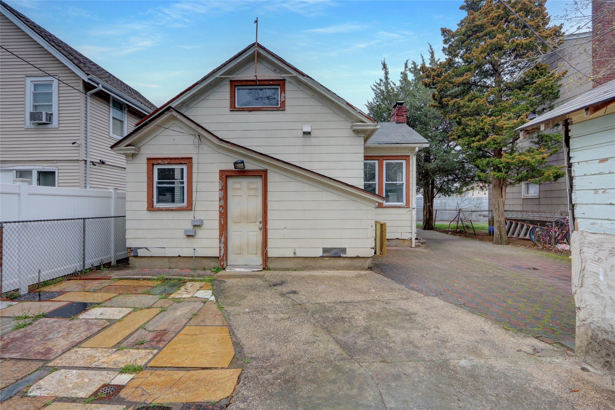 69 Hewlett Street, Hempstead, New York image 17