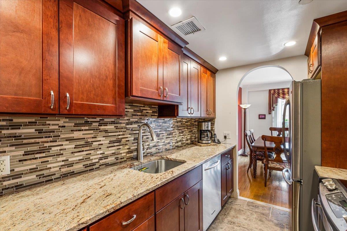 111 Cherry Valley Avenue #M23, Garden City, New York image 9