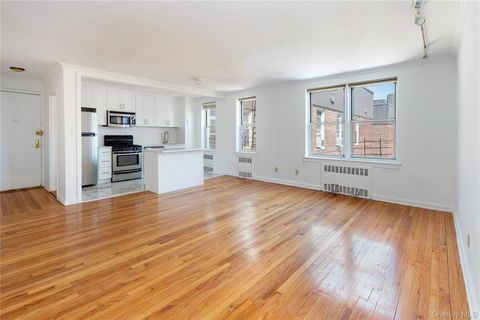 Photo of 6505 Yellowstone Boulevard #6H, Forest Hills, NY 11375 (MLS # 985765)