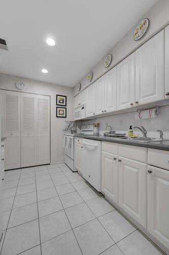 141 Southgate Drive, Massapequa Park, New York image 9