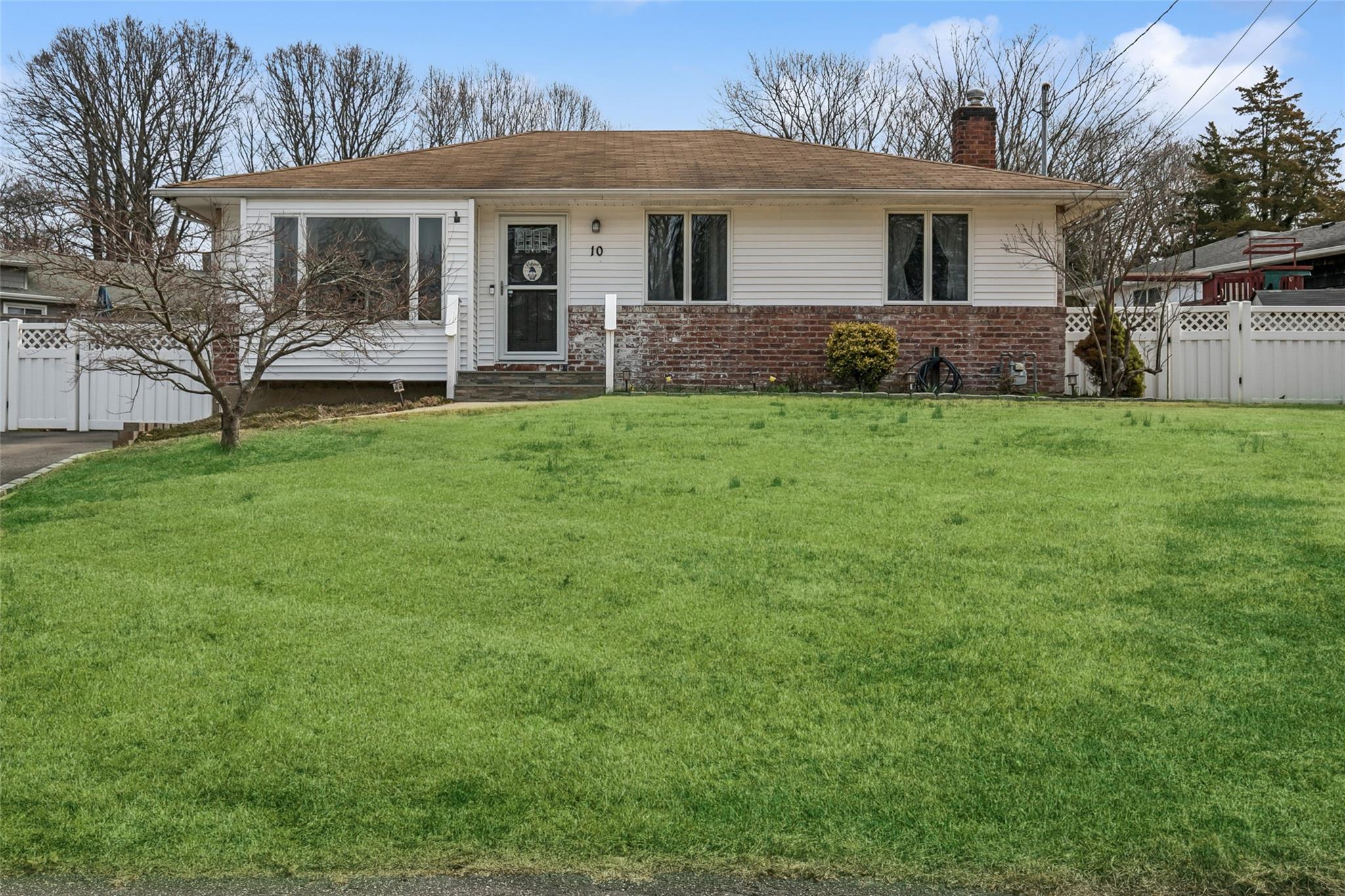 Property for Sale at Bass Court, Huntington, Hamptons, NY - Bedrooms: 3 
Bathrooms: 2  - $699,000