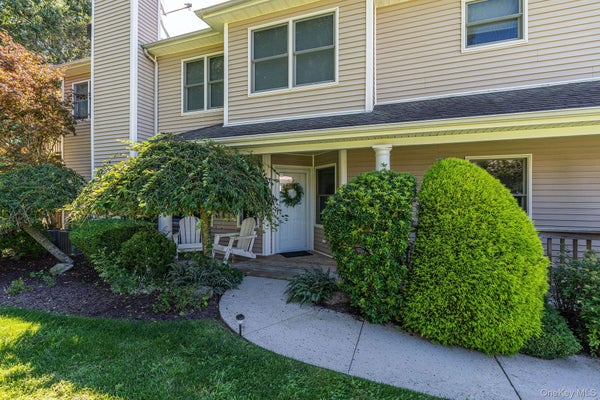 606 WILLOW POND DR # 606, RIVERHEAD, NY 11901 - Image c01345e4e5d0111f97f2d9d4b5f610ce/3007835526