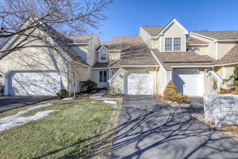 Homes For Sale - 7 Birkdale Court<br/> Poughkeepsie, NY 12603